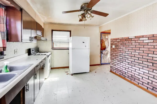 $265,000 | 243 South Center Street, Bensenville, IL 60106