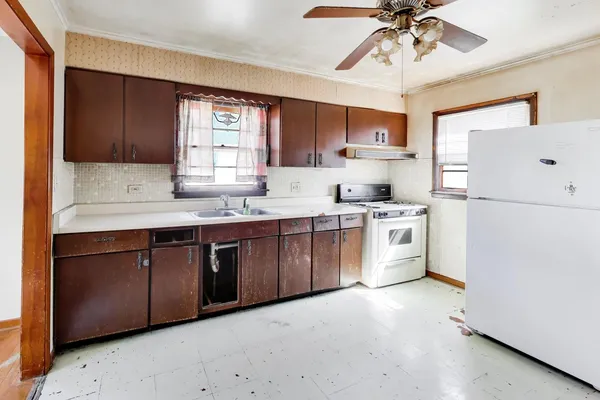 $265,000 | 243 South Center Street, Bensenville, IL 60106