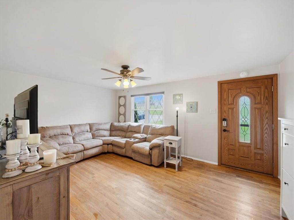 134 York Way Monaca, PA 15061 - Photo 2 of 27