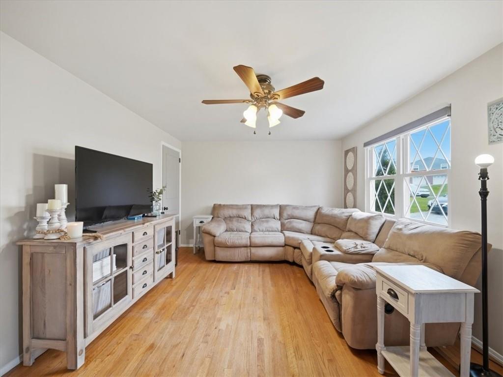 134 York Way Monaca, PA 15061 - Photo 3 of 27