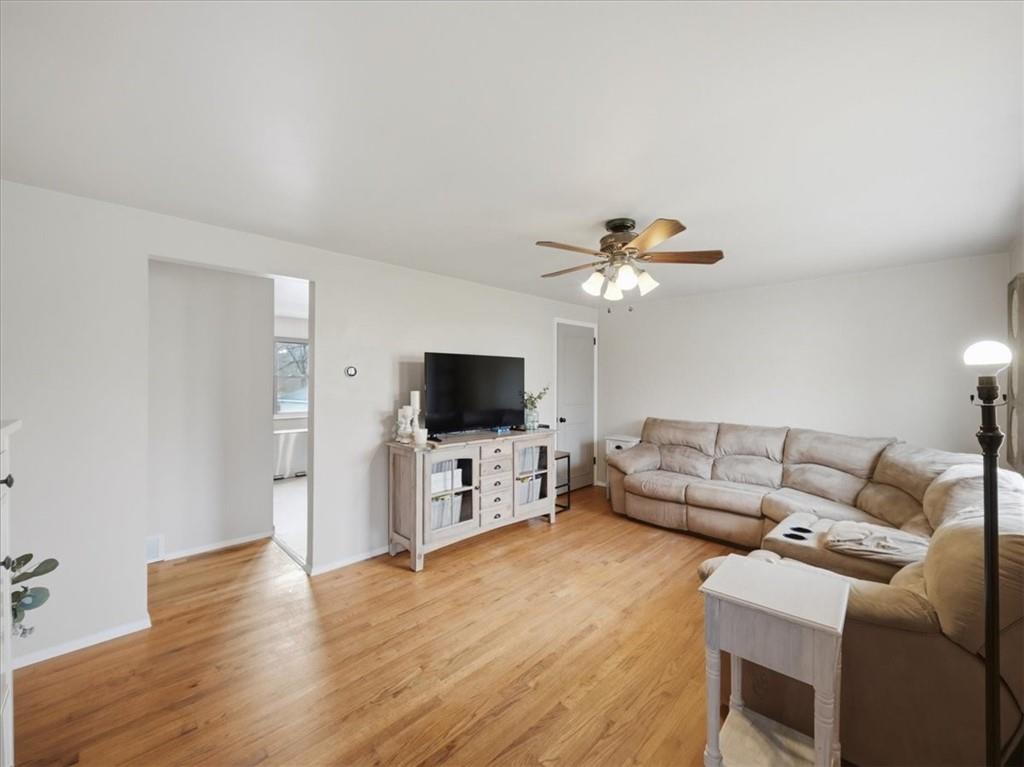 134 York Way Monaca, PA 15061 - Photo 4 of 27