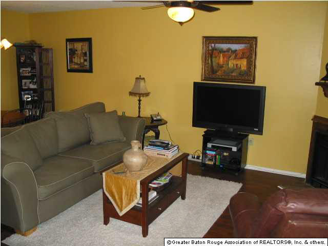 4302 Stumberg Lane Baton Rouge, LA 70816 - Photo 4 of 8 Gallery Image 4