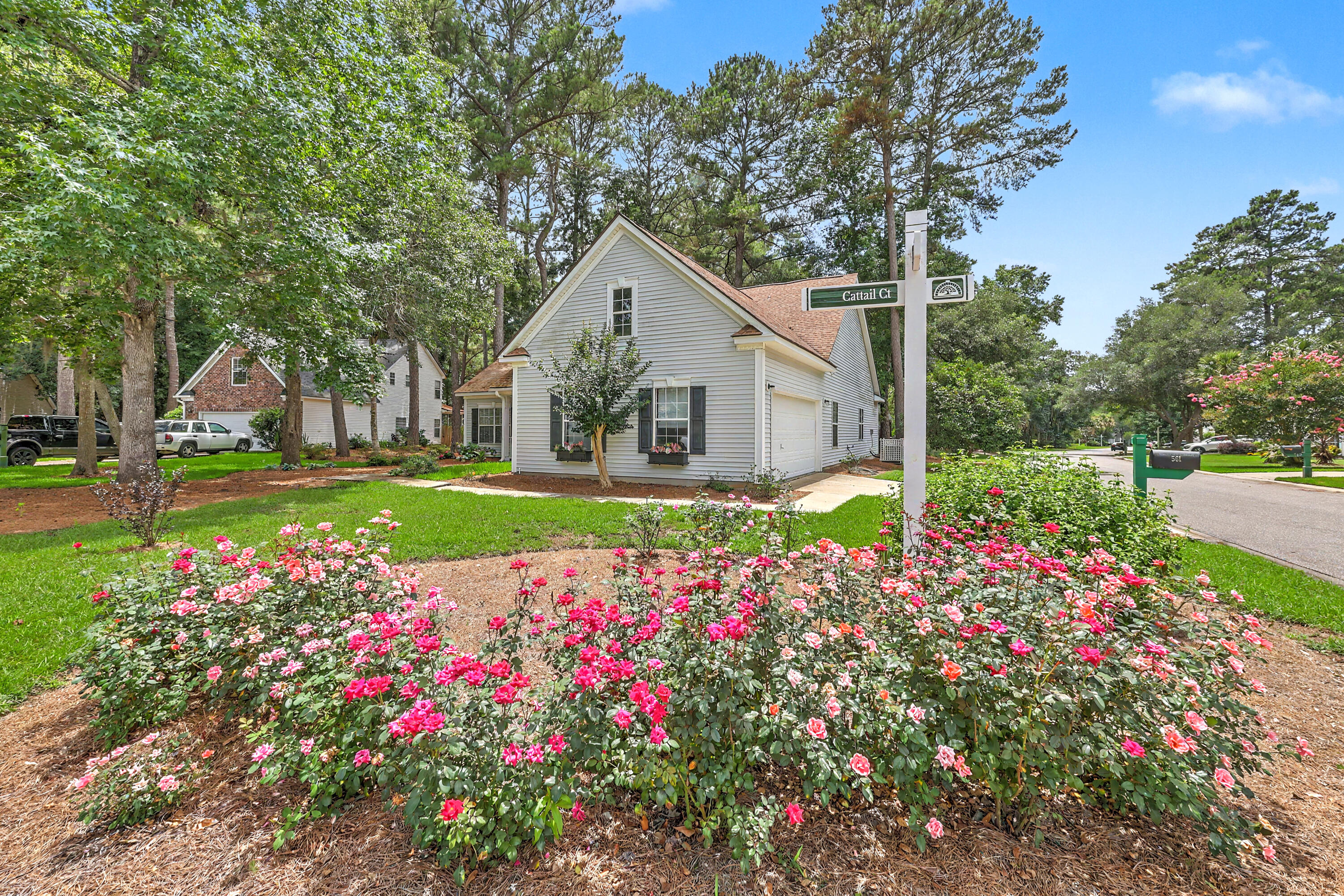 561 Pointe Of Oaks Road Summerville, SC 29485 - Photo 5 of 35