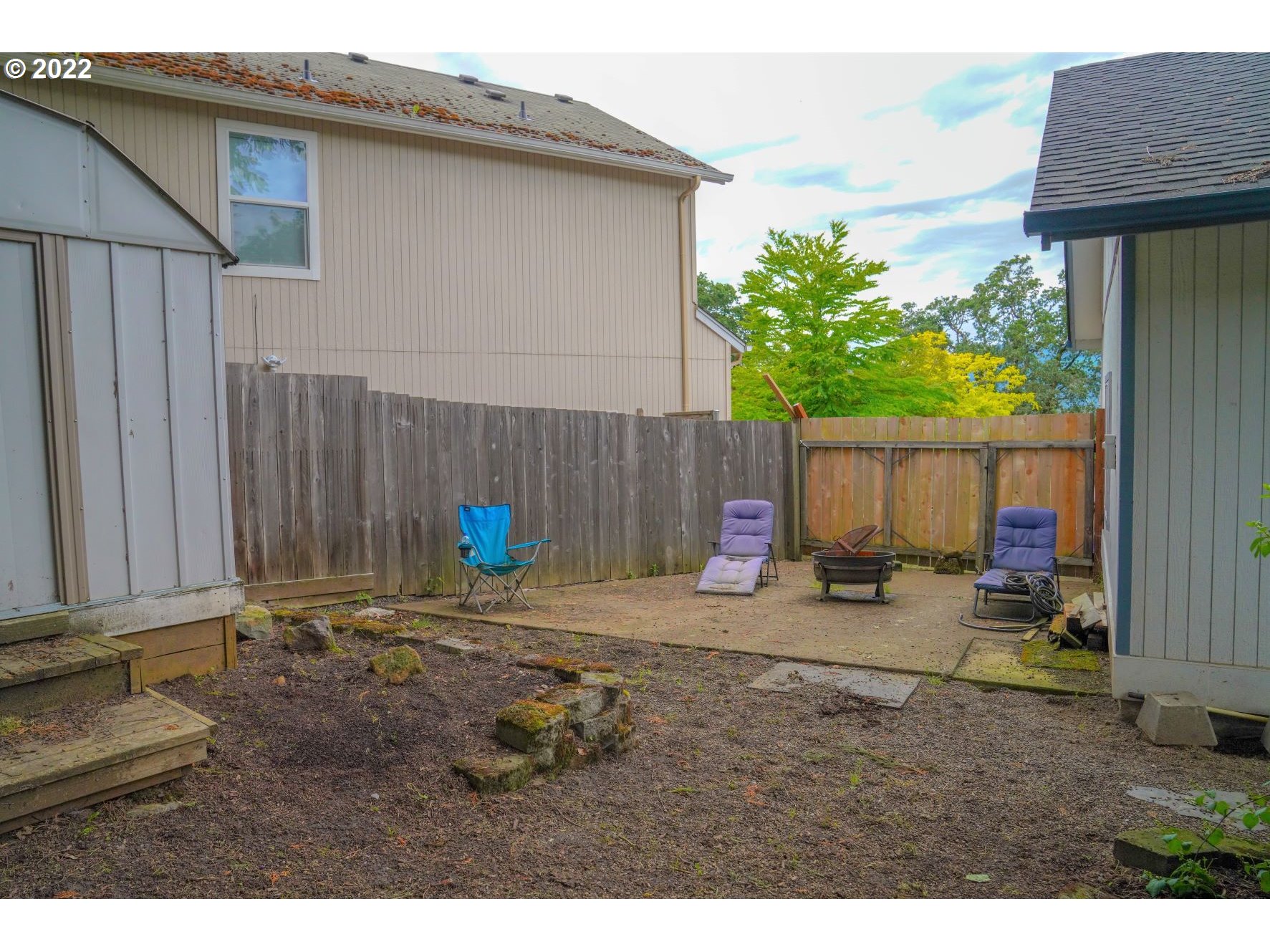 560 South 70th Street Springfield, OR 97478 - Photo 17 of 21 a backyard of a house
