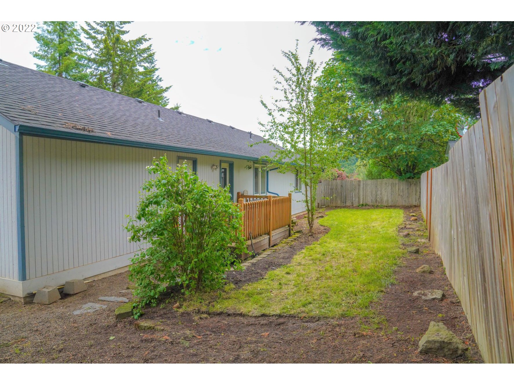 560 South 70th Street Springfield, OR 97478 - Photo 18 of 21 a backyard of a house with a garden and plants