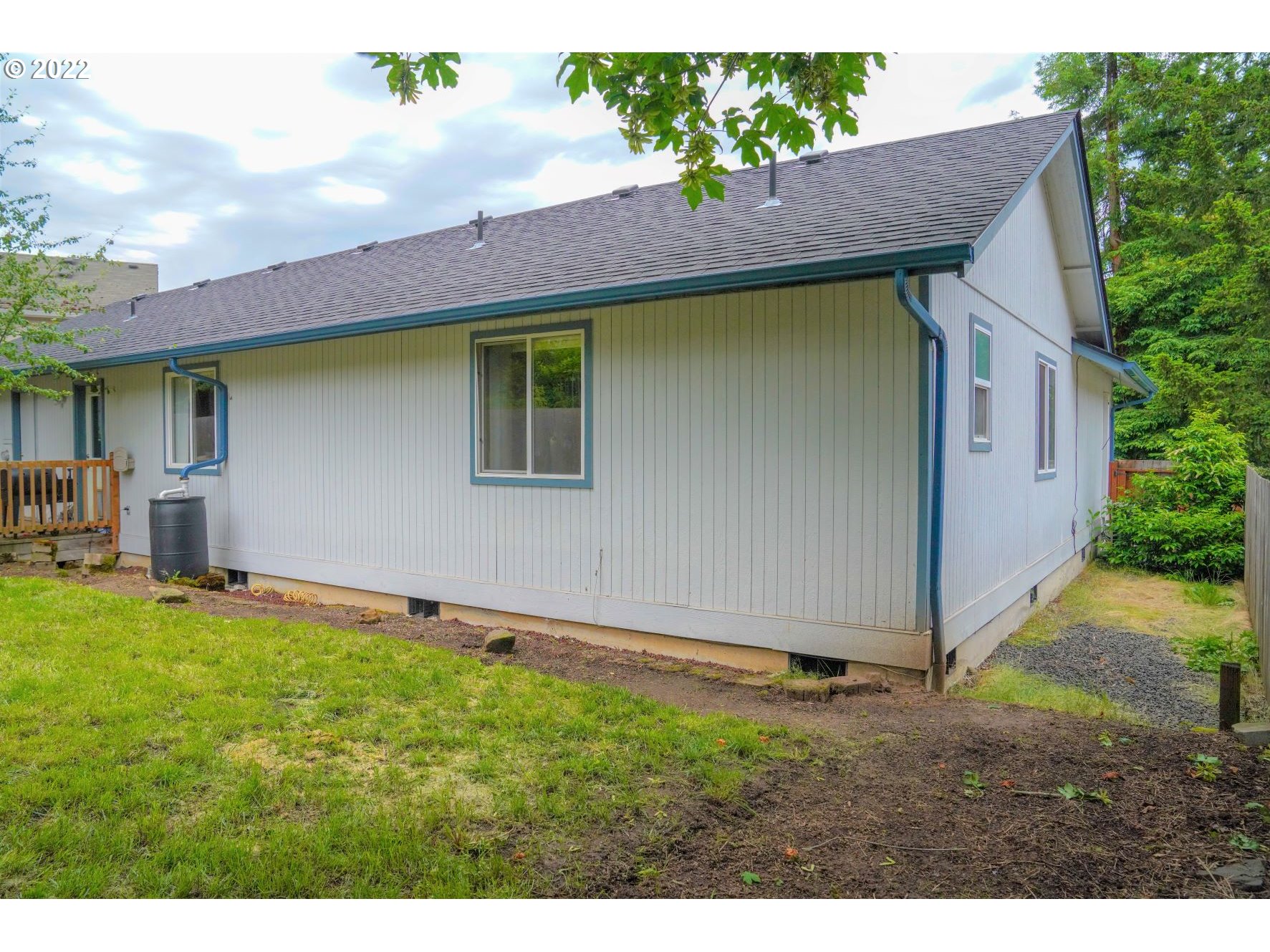 560 South 70th Street Springfield, OR 97478 - Photo 19 of 21 a front view of house with yard