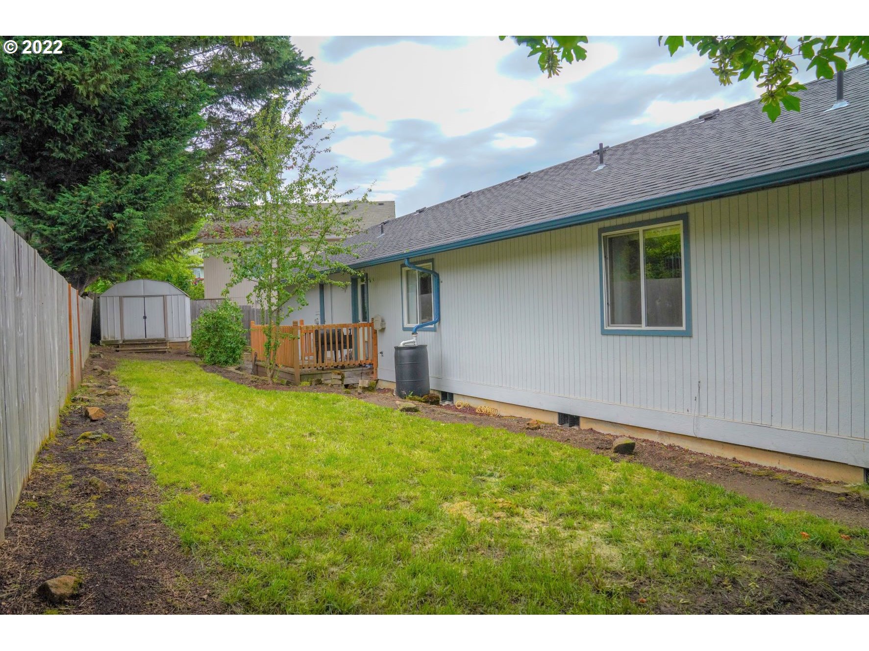 560 South 70th Street Springfield, OR 97478 - Photo 20 of 21 a backyard of a house with table and chairs