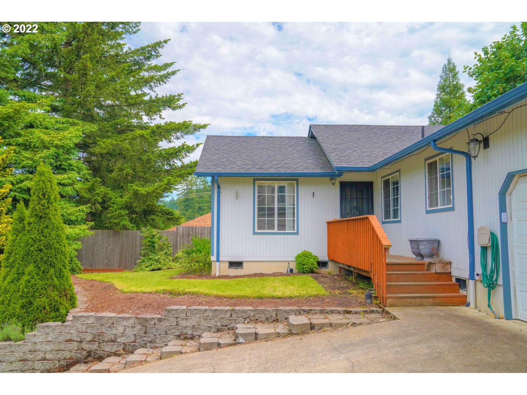 560 South 70th Street Springfield, OR 97478 - Photo 2 of 21 a view of a house with backyard and sitting area