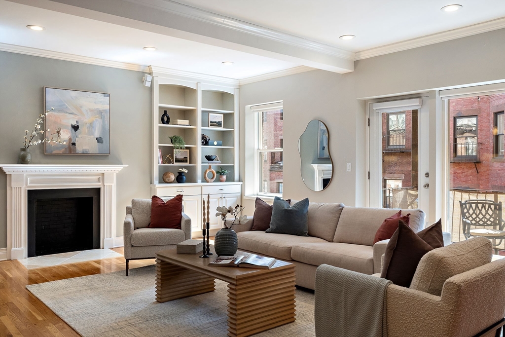 285 Beacon Street, Unit 3B Boston, MA 02116 - Photo 2 of 19