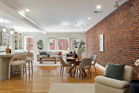 $2,299,000 | 285 Beacon Street, Unit 3B, Boston, MA 02116