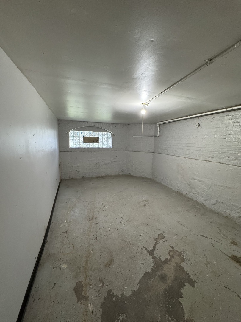 7142 South Damen Avenue Chicago, IL 60636 - Photo 13 of 20 an empty room with a empty space and windows