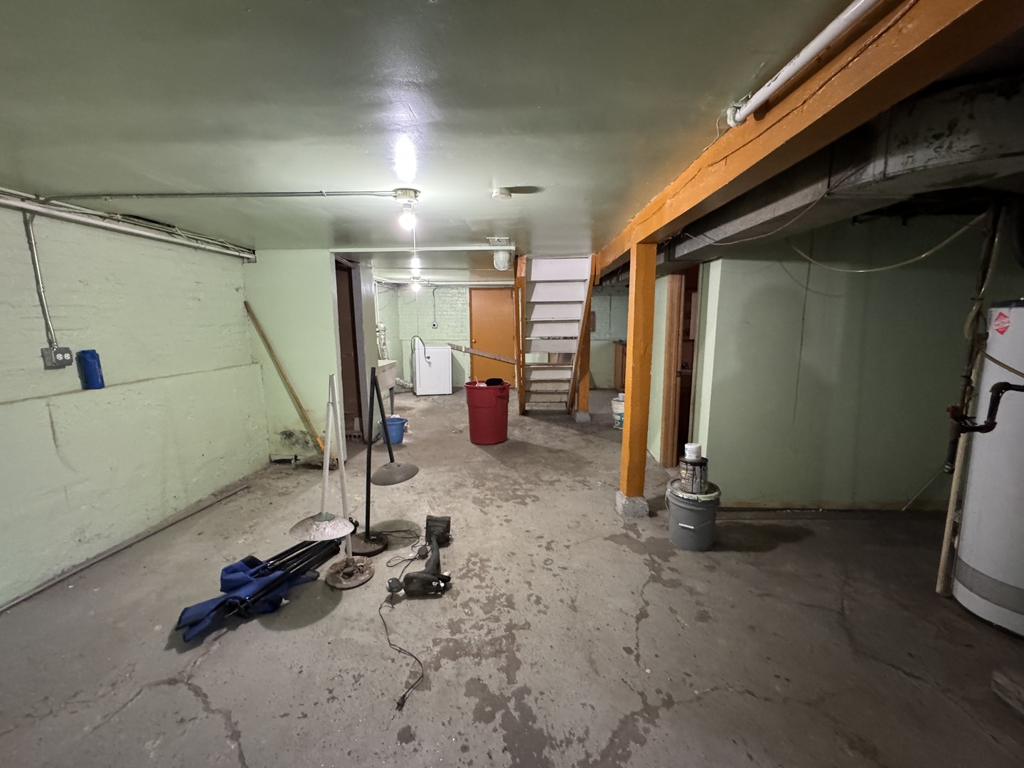 7142 South Damen Avenue Chicago, IL 60636 - Photo 15 of 20 a view of a room with gym equipment
