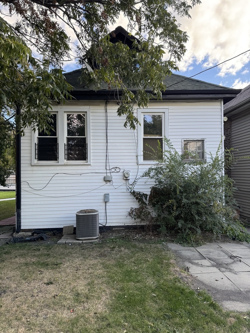 7142 South Damen Avenue Chicago, IL 60636 - Photo 18 of 20 a view of a house with a yard