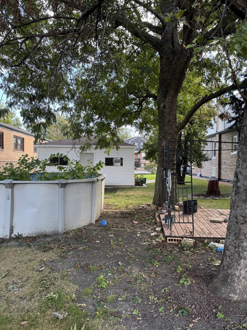 7142 South Damen Avenue Chicago, IL 60636 - Photo 20 of 20 a view of a backyard with a tree