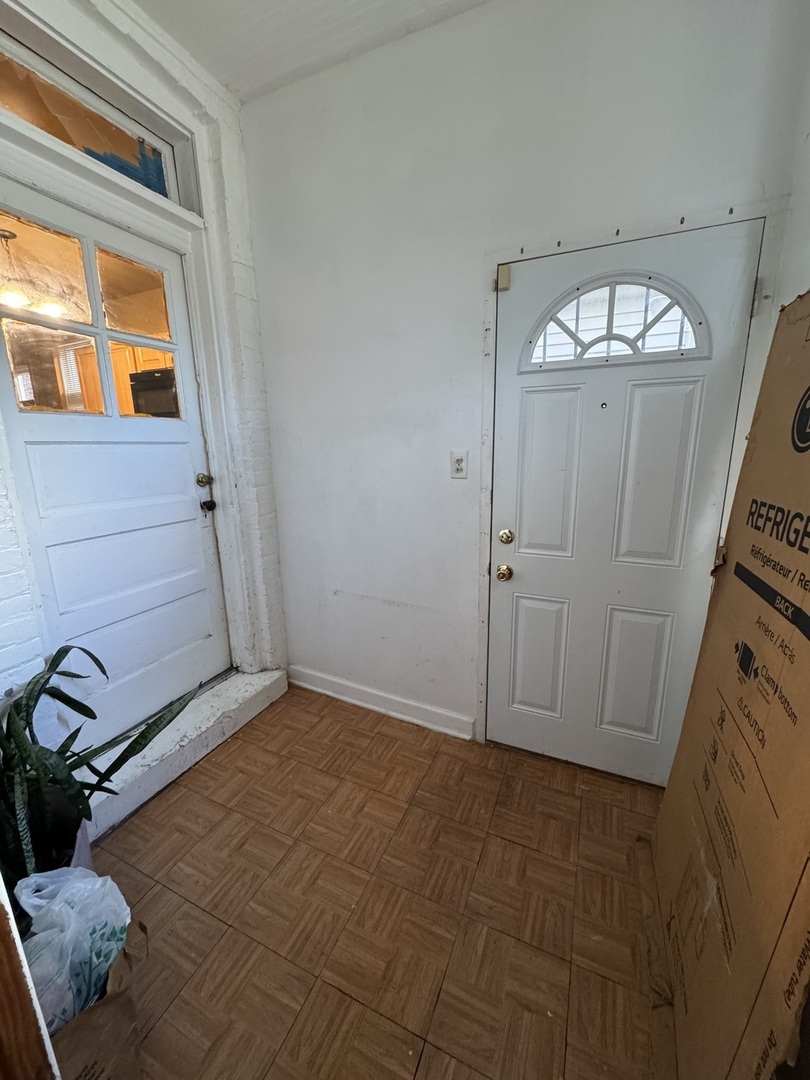7142 South Damen Avenue Chicago, IL 60636 - Photo 7 of 20 an empty room with windows