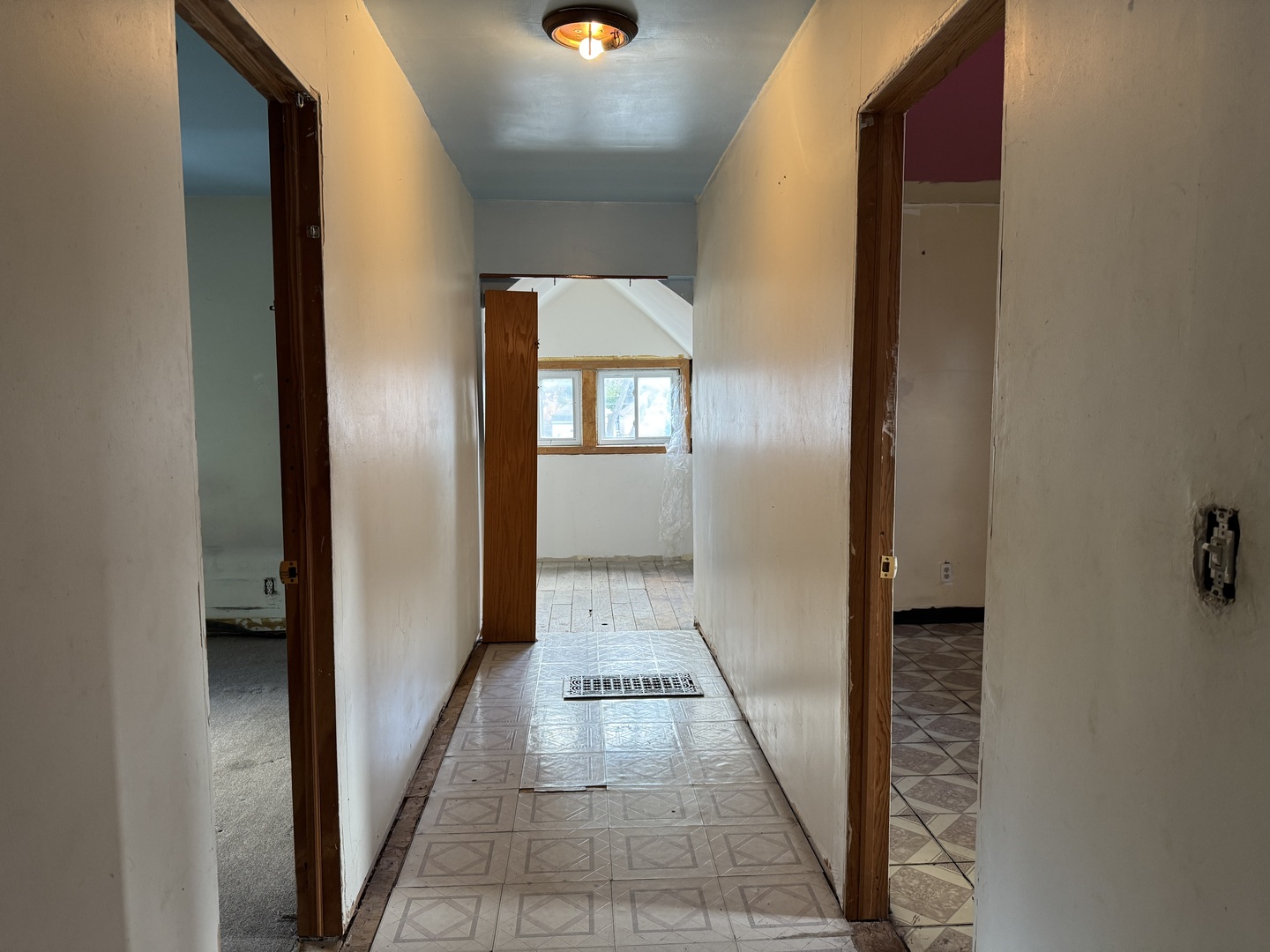 7142 South Damen Avenue Chicago, IL 60636 - Photo 10 of 20 a view of a hallway