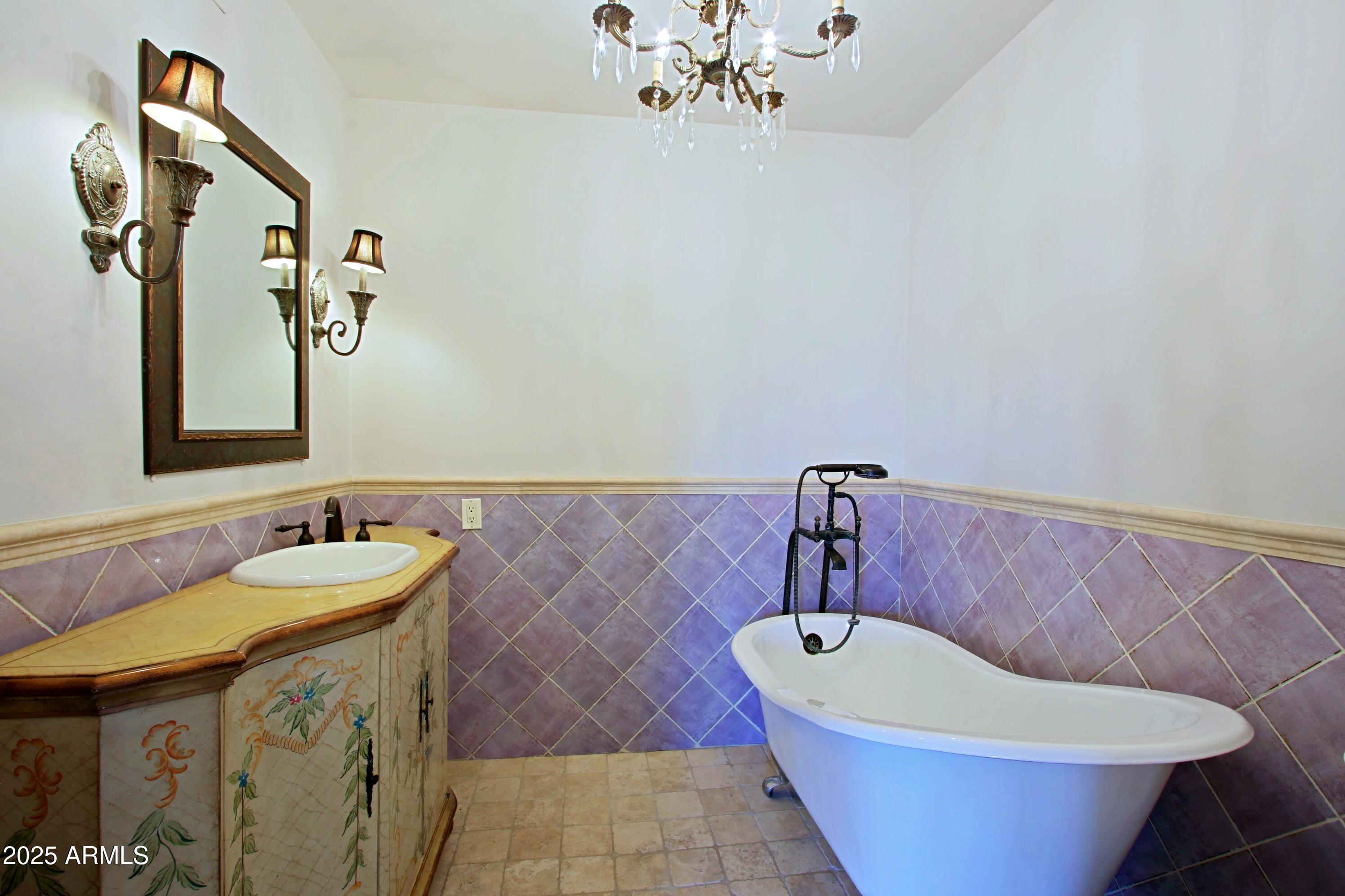 190 East Coronado Road, Unit 73 Phoenix, AZ 85004 - Photo 22 of 56 Primary bathroom