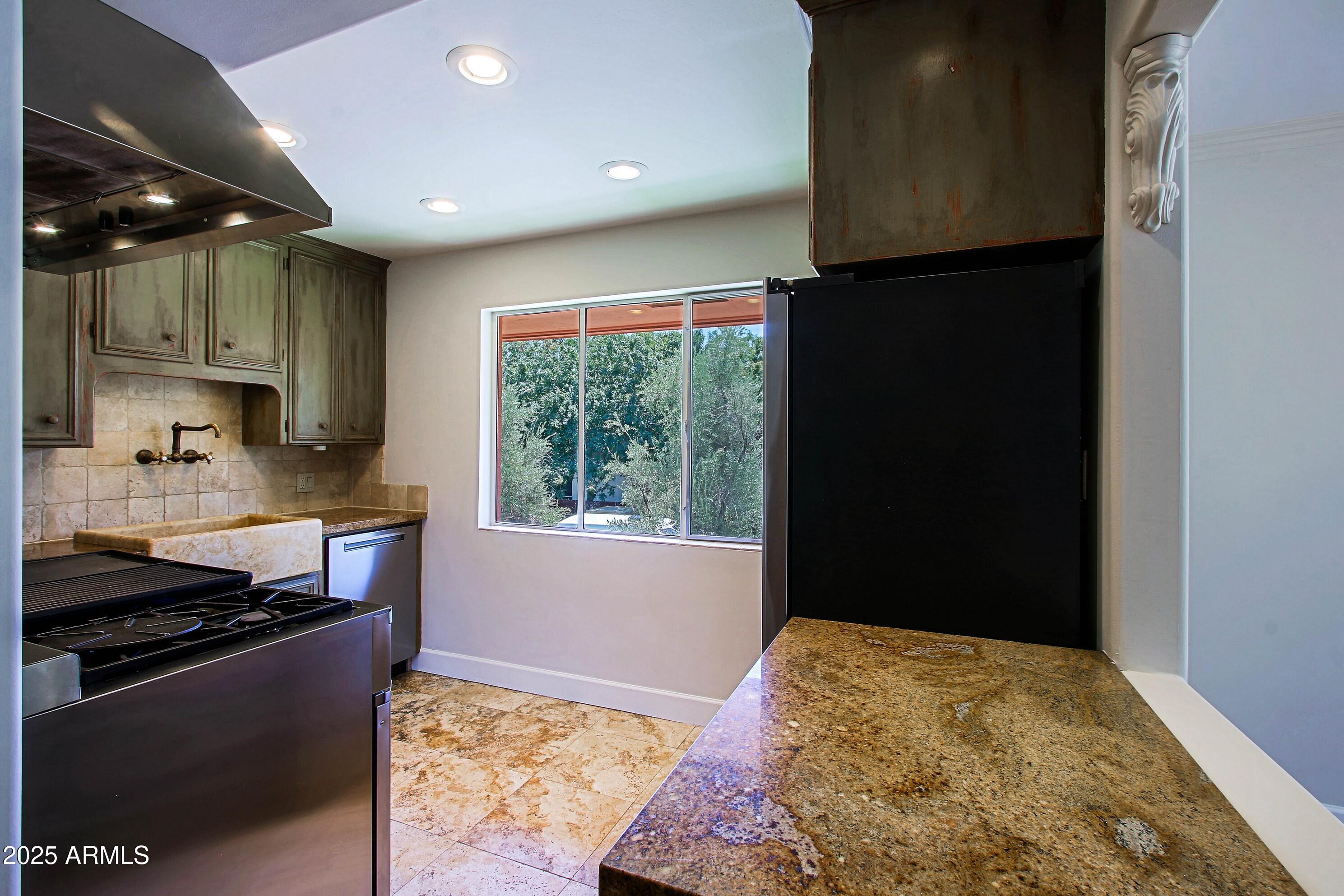 190 East Coronado Road, Unit 73 Phoenix, AZ 85004 - Photo 9 of 56 Kitchen