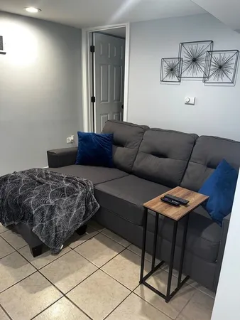$1,550 | 447 West 81st Street, Unit G, Chicago, IL 60620