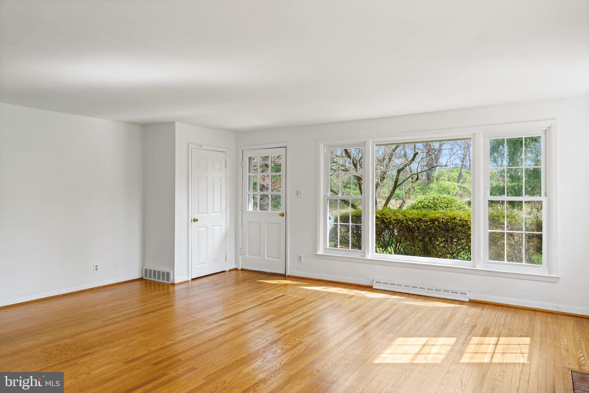 931 Jones Road Conshohocken, PA 19428 - Photo 13 of 66 Front Door into Living Room