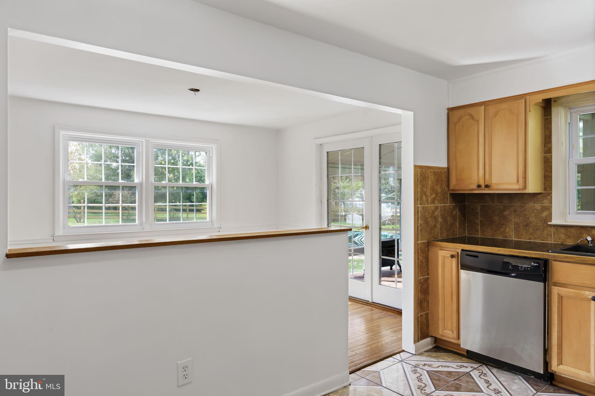 931 Jones Road Conshohocken, PA 19428 - Photo 19 of 66 Half Wall between Dining Room and Kitchen