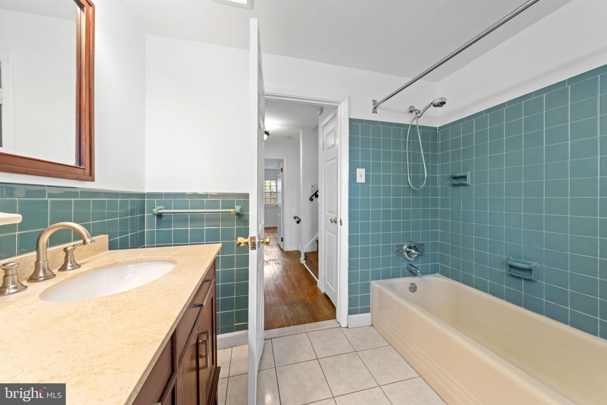 931 Jones Road Conshohocken, PA 19428 - Photo 55 of 66 Hall Bathroom Bathtub