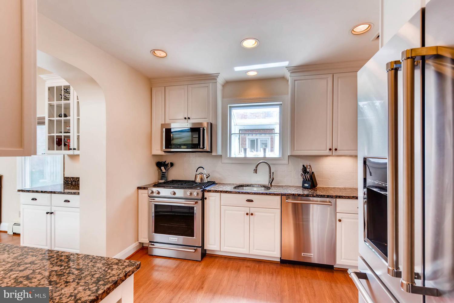 7103 Rich Hill Road Baltimore, MD 21212 - Photo 4 of 22 Granite kitchen with new ss appliances