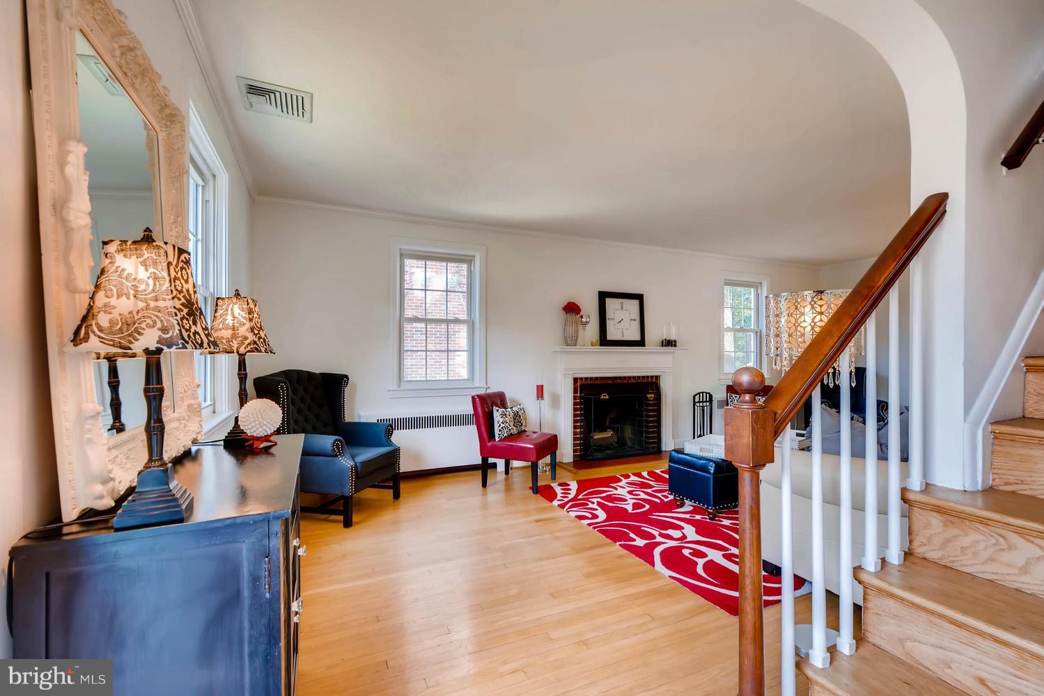 7103 Rich Hill Road Baltimore, MD 21212 - Photo 7 of 22 Living Room