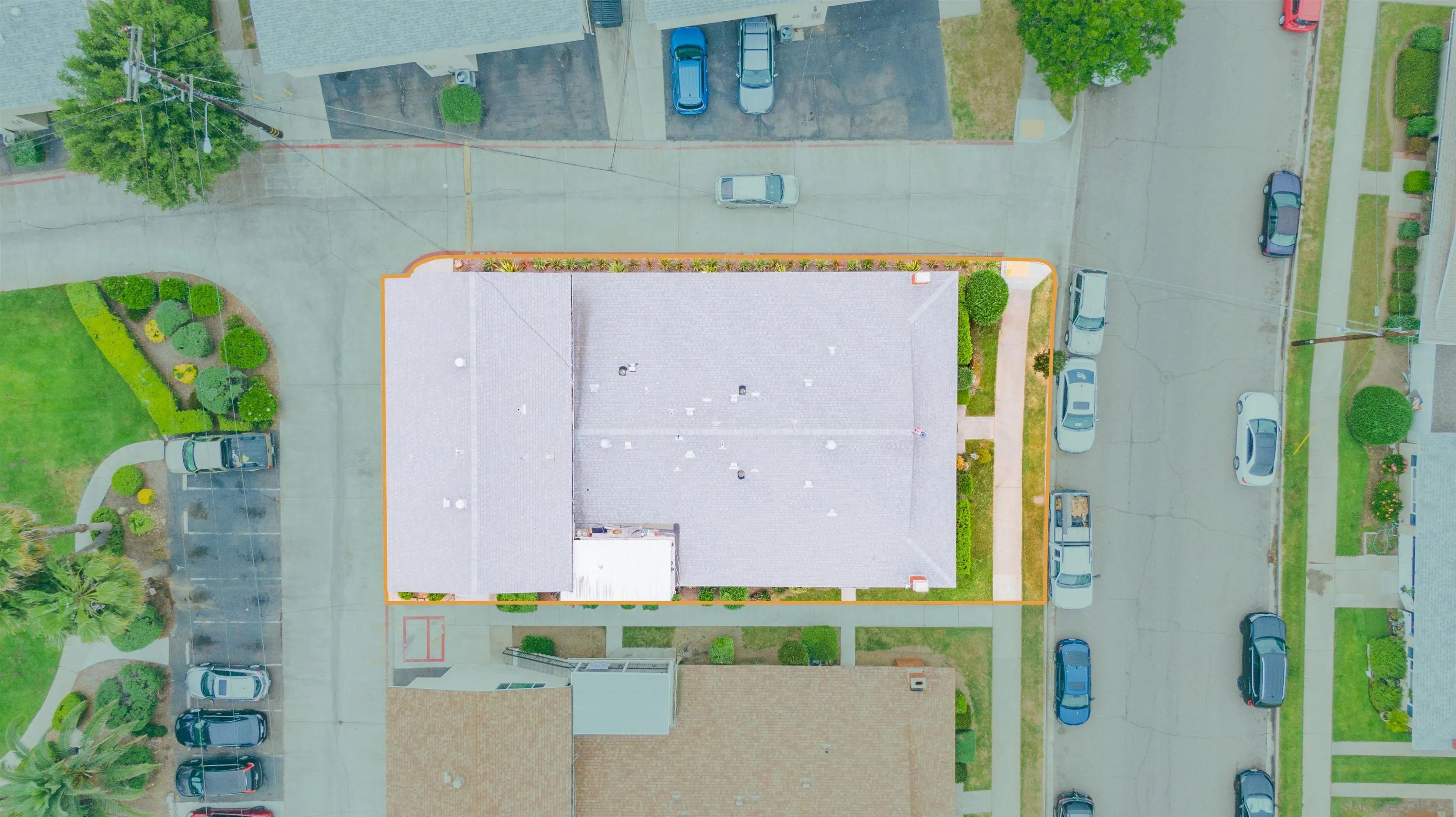 399 Compton Street El Cajon, CA 92020 - Photo 4 of 14 a bathroom with a tub and shower