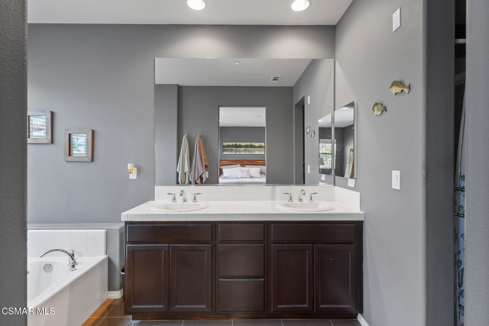 3118 North Oxnard Boulevard Oxnard, CA 93036 - Photo 13 of 31 Primary Bath