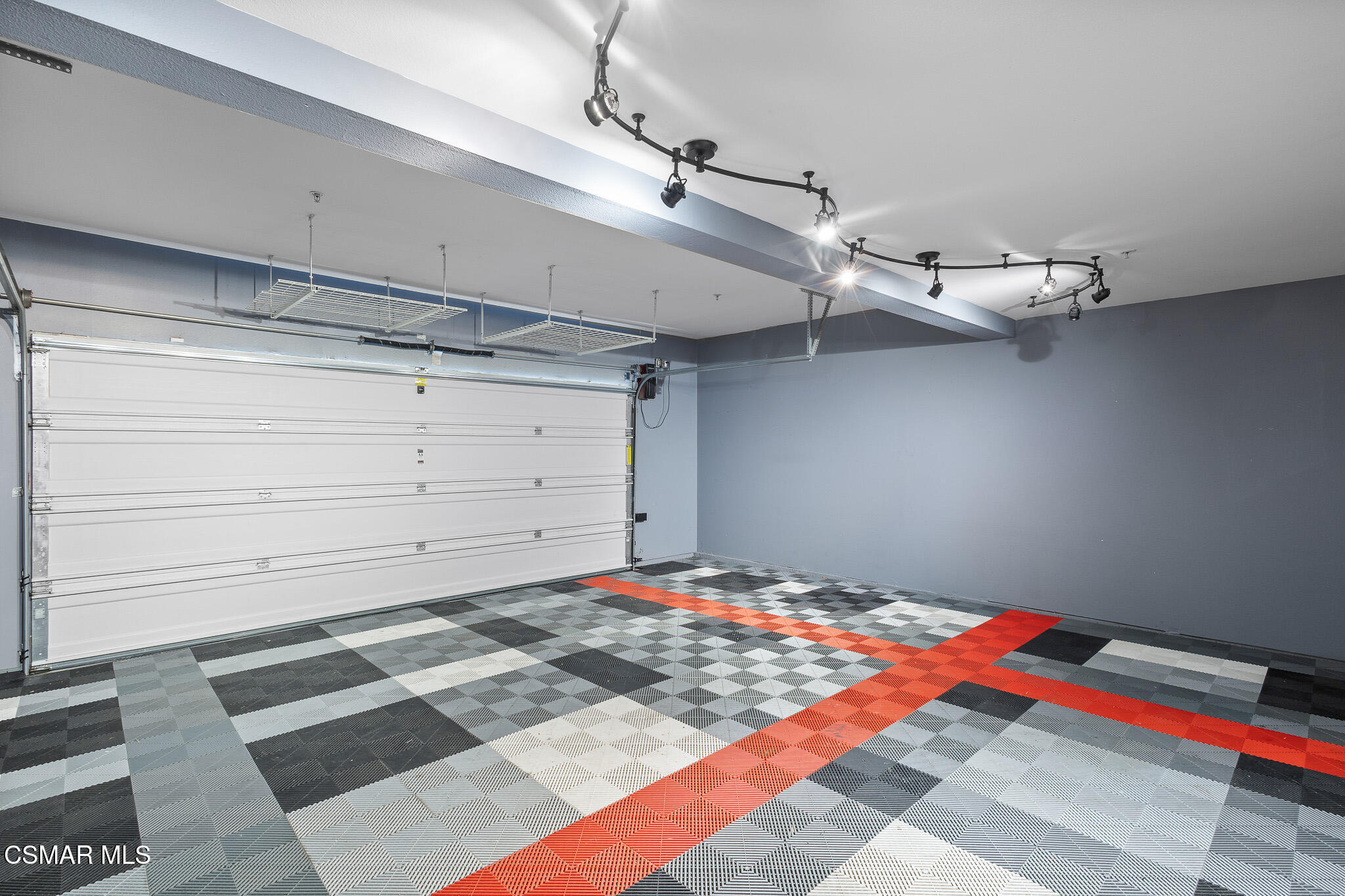 3118 North Oxnard Boulevard Oxnard, CA 93036 - Photo 23 of 31 Garage