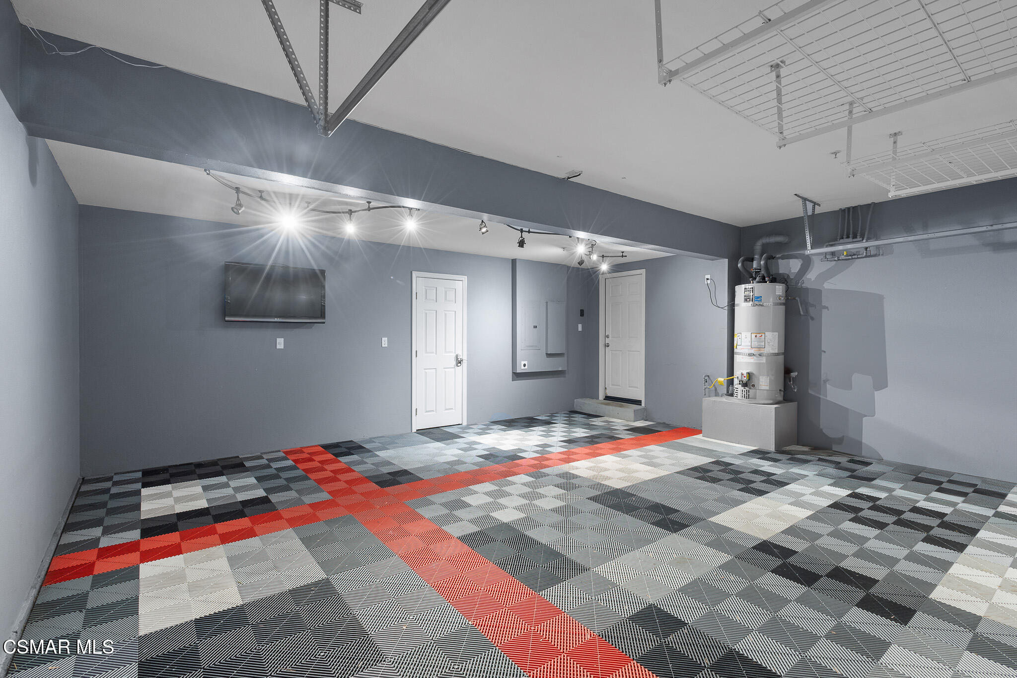 3118 North Oxnard Boulevard Oxnard, CA 93036 - Photo 24 of 31 Garage 2