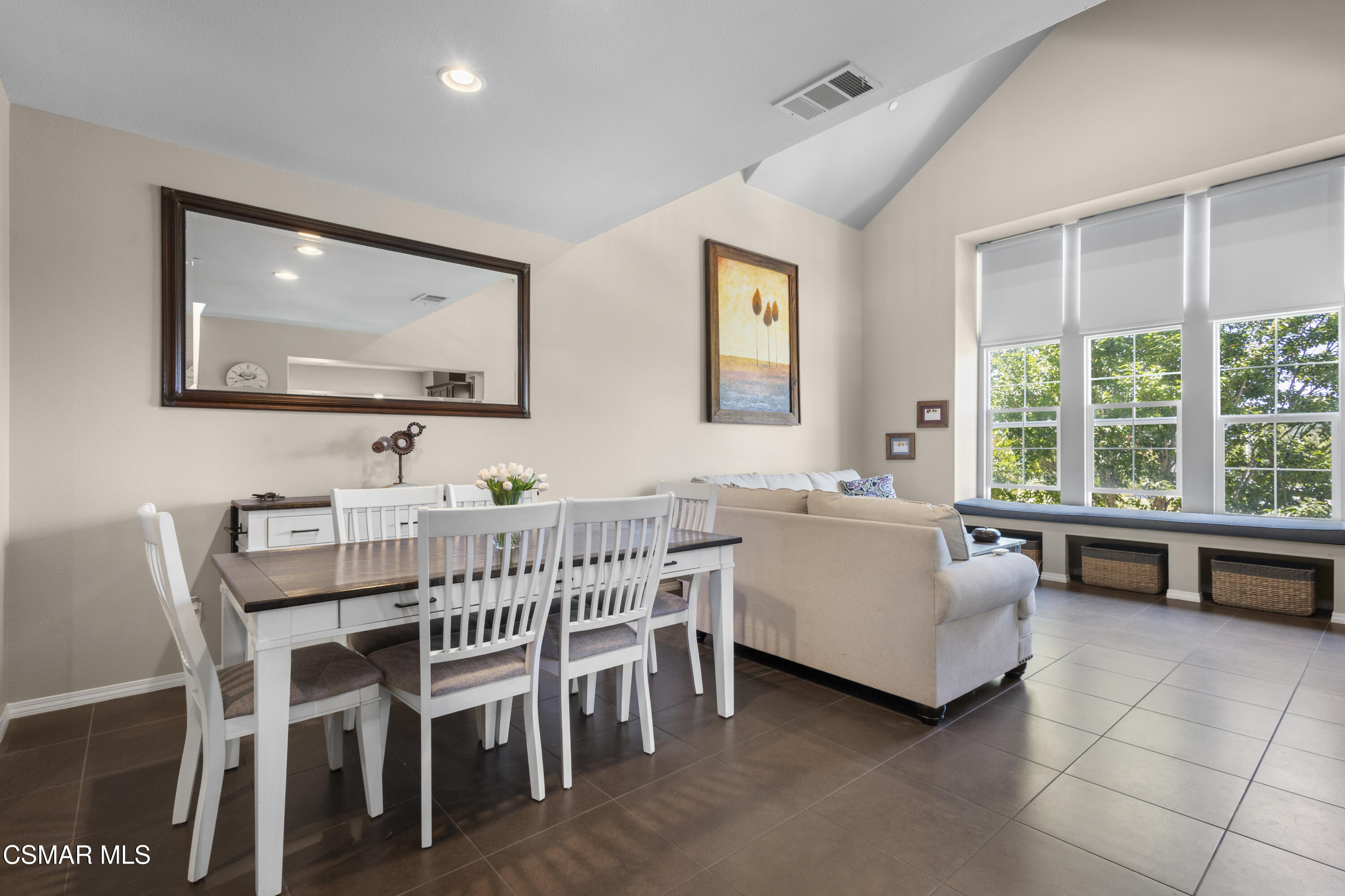 3118 North Oxnard Boulevard Oxnard, CA 93036 - Photo 6 of 31 Dining 2