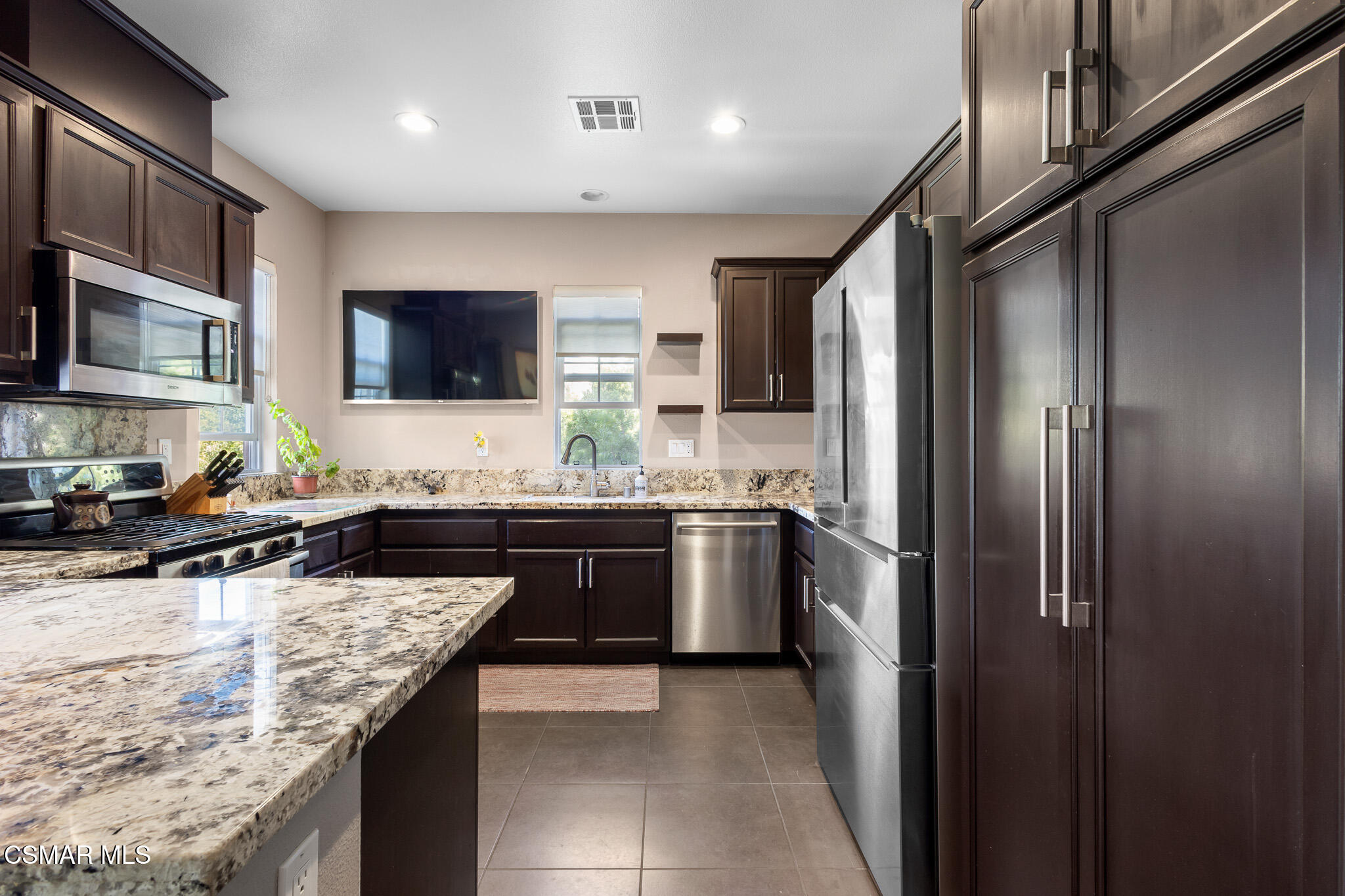 3118 North Oxnard Boulevard Oxnard, CA 93036 - Photo 7 of 31 Kitchen 1