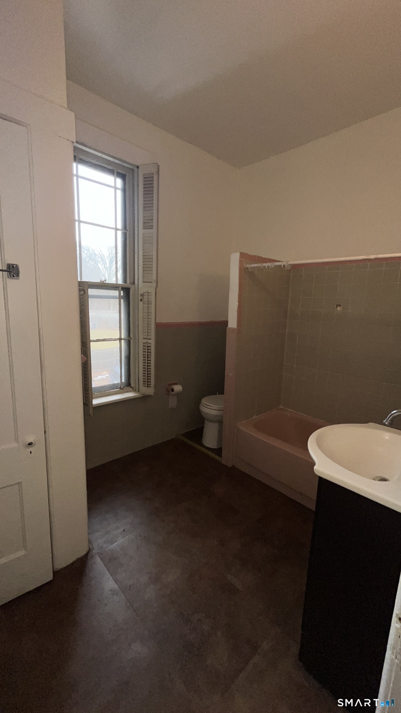 49 Edgewood Way, Unit 5 New Haven, CT 06515 - Photo 11 of 13 a bathroom with a sink