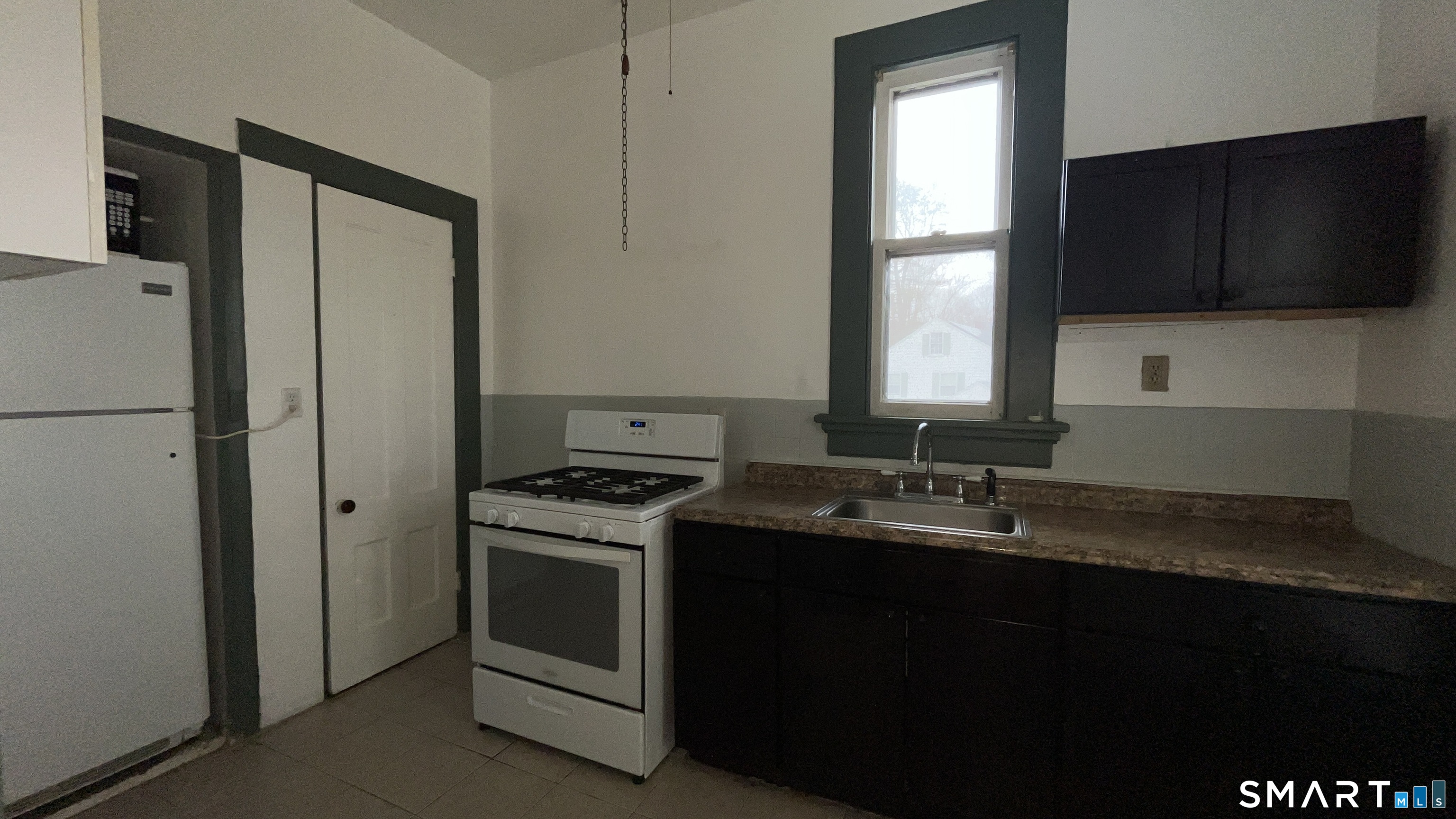 49 Edgewood Way, Unit 5 New Haven, CT 06515 - Photo 12 of 13 a kitchen with a sink stove and refrigerator