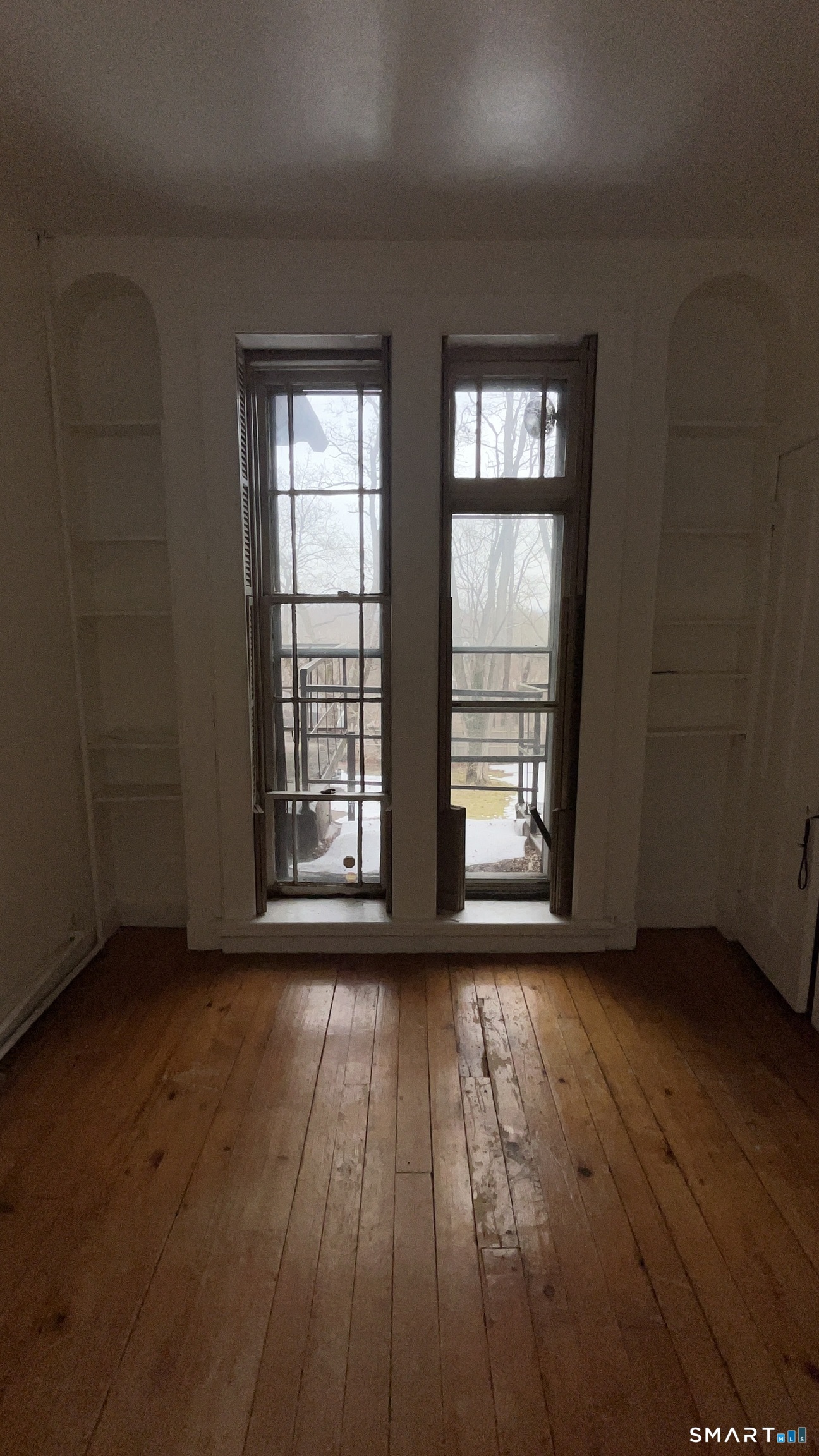 49 Edgewood Way, Unit 5 New Haven, CT 06515 - Photo 7 of 13 a view of an empty room with wooden floor and a window