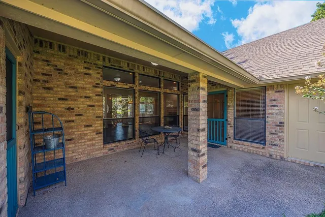 an outdoor view of a building