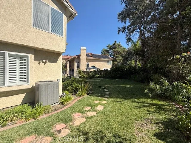 a view of a house with a backyard