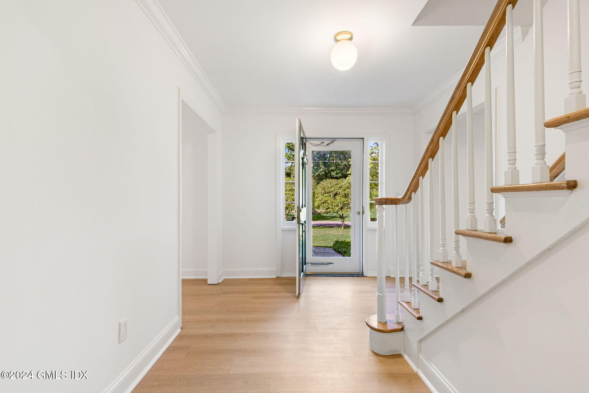 18 Echo Lane Greenwich, CT 06830 - Photo 5 of 63 5-web-or-mls-18-echo-ln