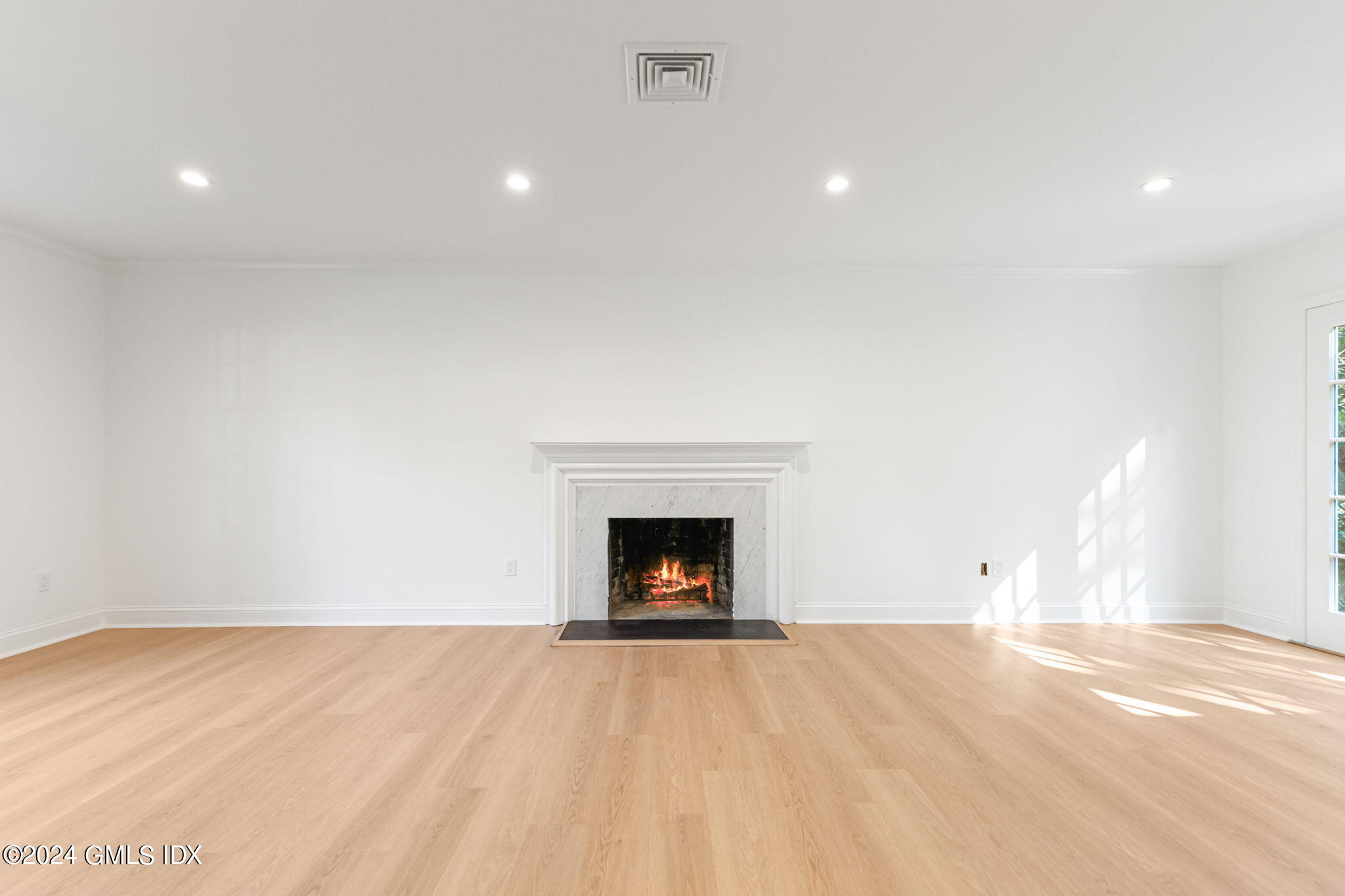 18 Echo Lane Greenwich, CT 06830 - Photo 9 of 63 Living Room