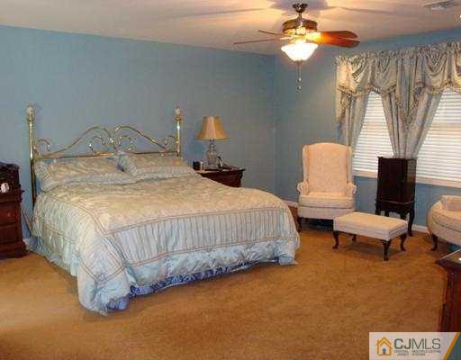 27 Hillsdale Road Edison, NJ 08820 - Photo 7 of 10 a bedroom with bed and window