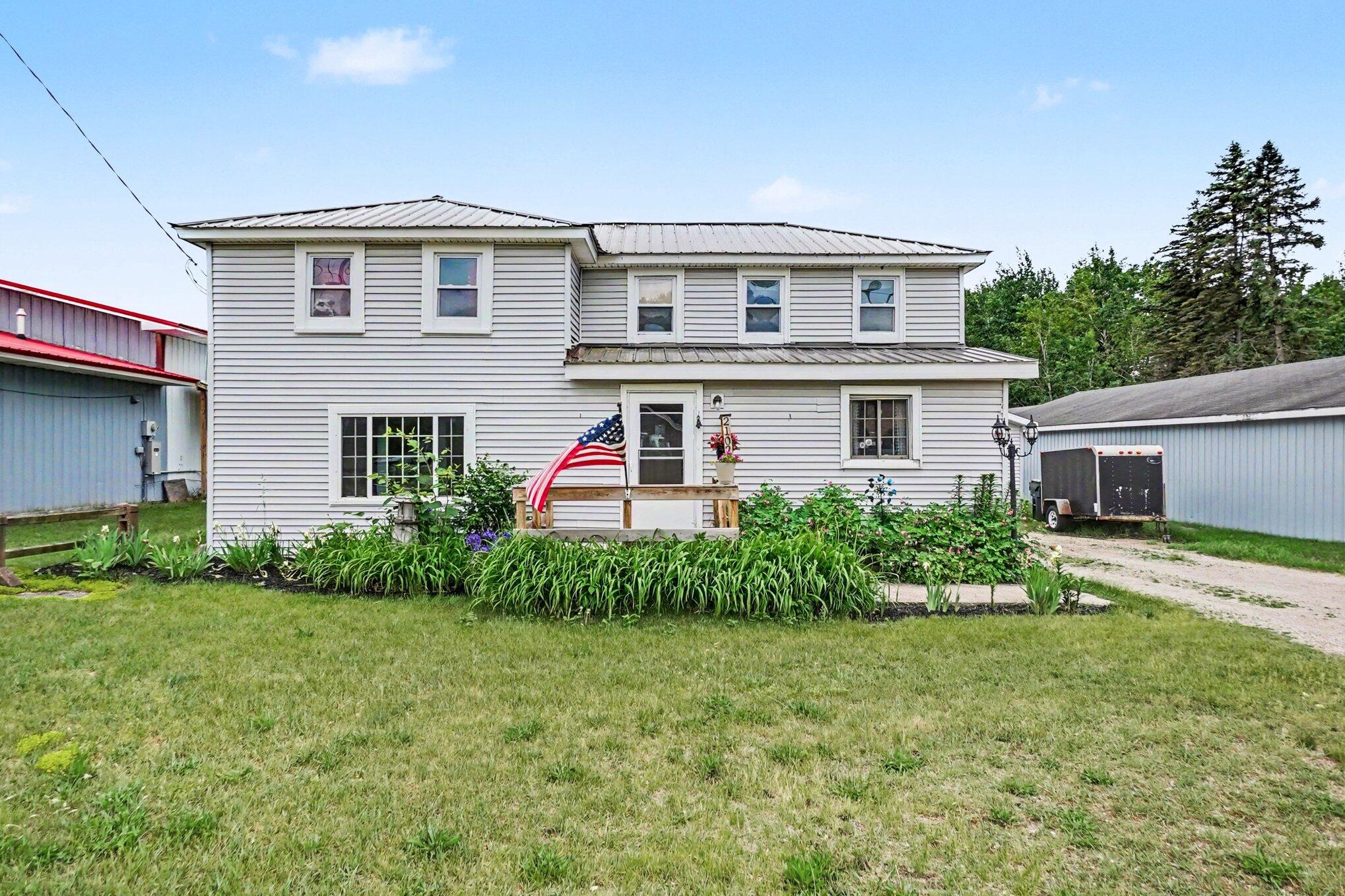 21029 11 Mile Road Reed City, MI 49677 - Photo 3 of 27 003_file_5340