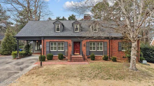 $335,000 | 401 Brentwood Drive North, Wilson, NC 27893