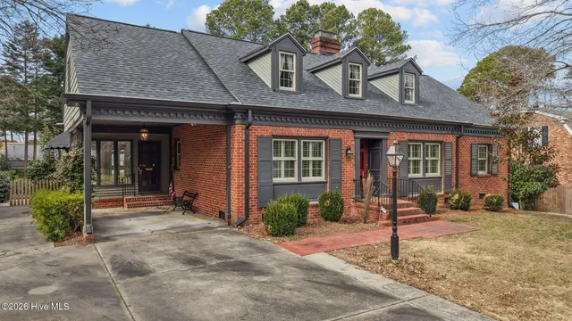 $335,000 | 401 Brentwood Drive North, Wilson, NC 27893