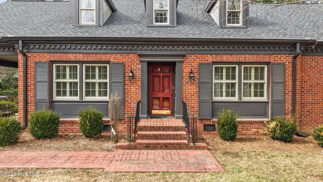 $335,000 | 401 Brentwood Drive North, Wilson, NC 27893