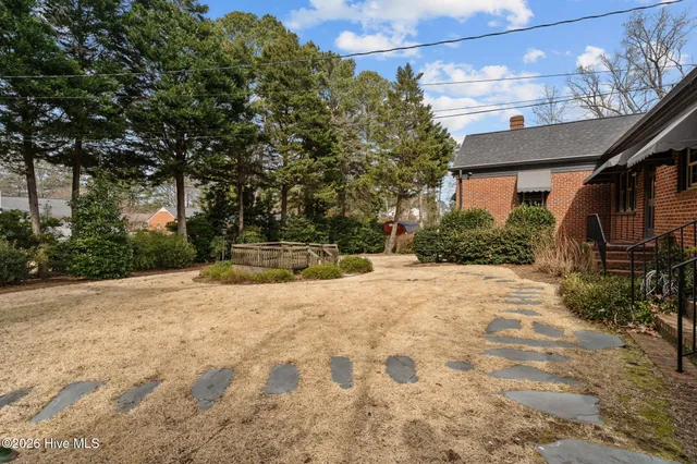 $335,000 | 401 Brentwood Drive North, Wilson, NC 27893