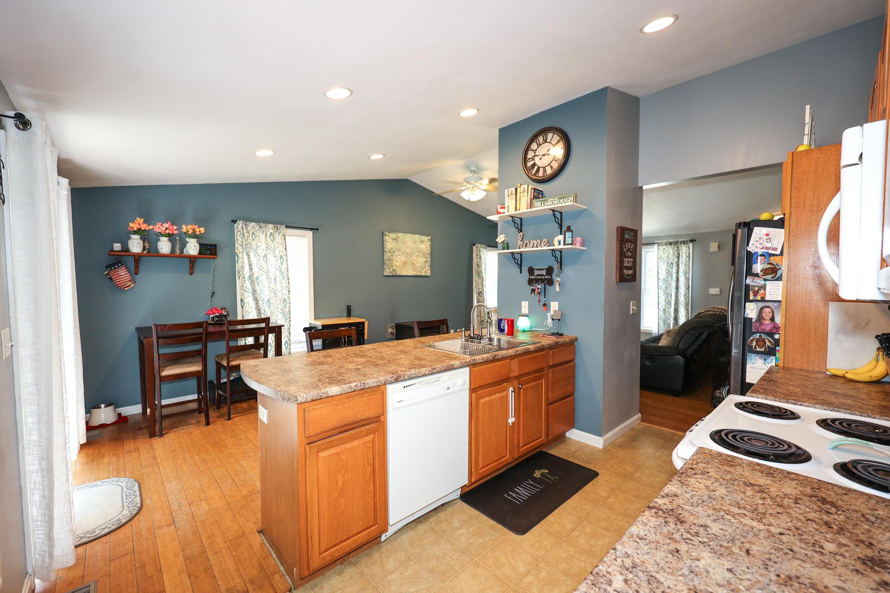 48 Ellen Brook Road Hillsborough, NH 03244 - Photo 3 of 21