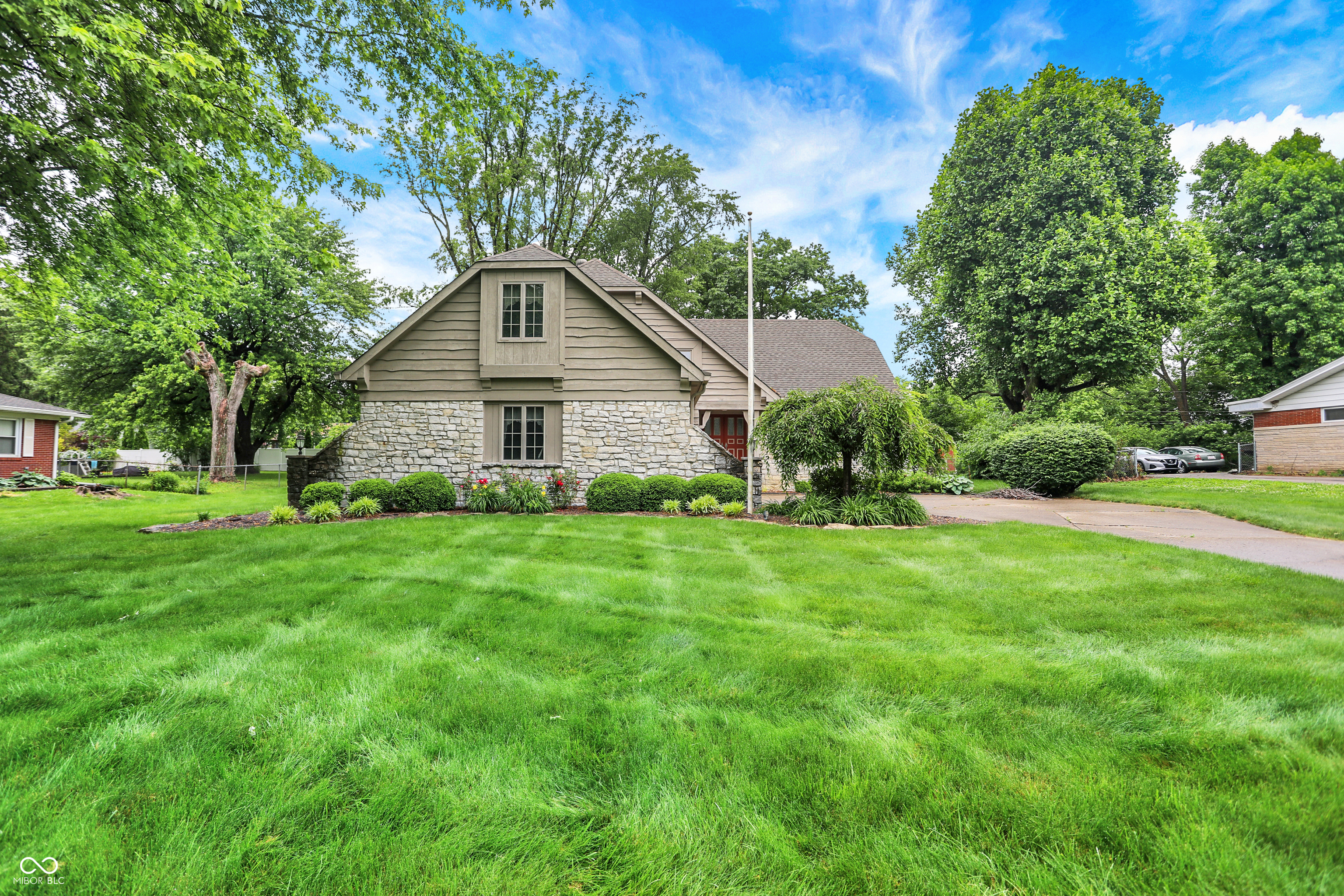 116 Bennington Road Indianapolis, IN 46227 - Photo 2 of 43