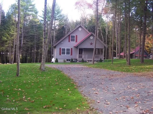 $2,500 | 220 Birchwood Place, Northampton, NY 12134